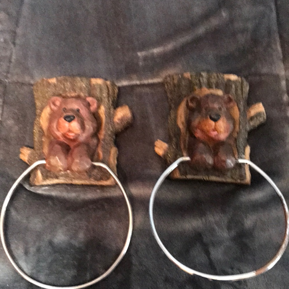 Rustic bear towels racks